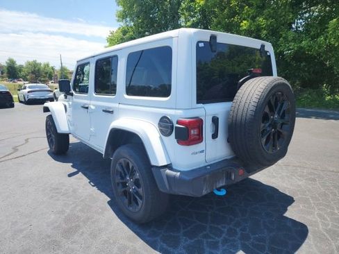 Used 2024 Jeep Wrangler Unlimited Sahara AWD/4WD image 2