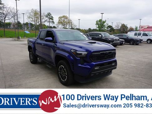 Used 2025 Toyota Tacoma TRD Sport image 1
