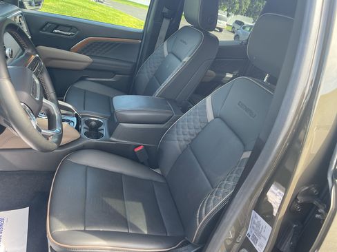 Used 2023 GMC Canyon Denali AWD/4WD image 16