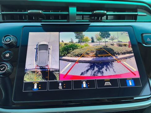 Used 2022 Chevrolet Bolt LT w/ Infotainment Package FWD image 34