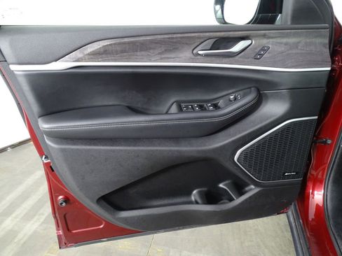 Used 2021 Jeep Grand Cherokee L Limited image 19