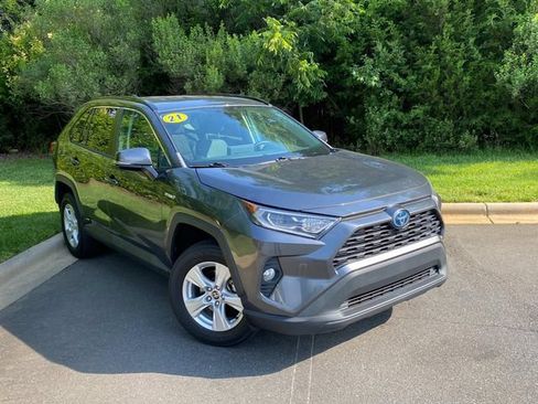 Used 2021 Toyota RAV4 XLE AWD/4WD image 1
