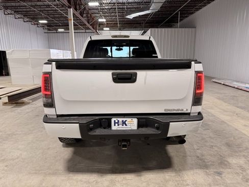 Used 2010 GMC Sierra 1500 Denali image 5