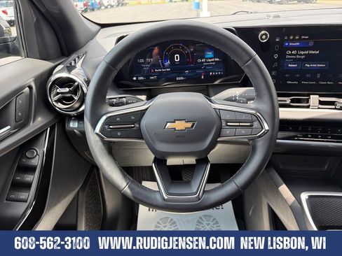 Used 2026 Chevrolet Equinox LT AWD/4WD image 14