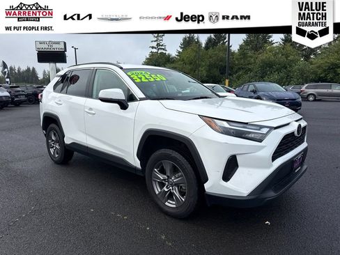 Used 2024 Toyota RAV4 XLE AWD/4WD image 4
