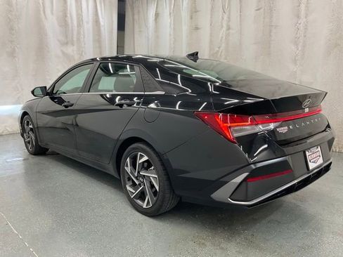 Used 2025 Hyundai Elantra SEL FWD image 5