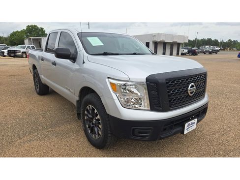 Used 2018 Nissan Titan S w/ S Utility Package AWD/4WD image 7