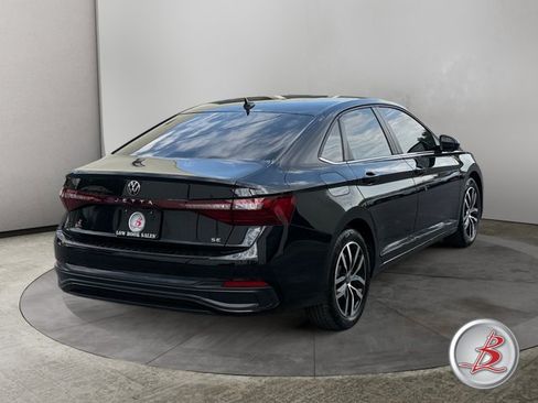 Used 2025 Volkswagen Jetta SE FWD image 7