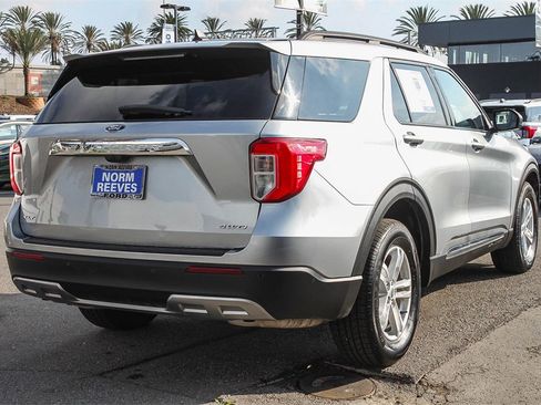 Used 2023 Ford Explorer XLT w/ Equipment Group 202A image 9