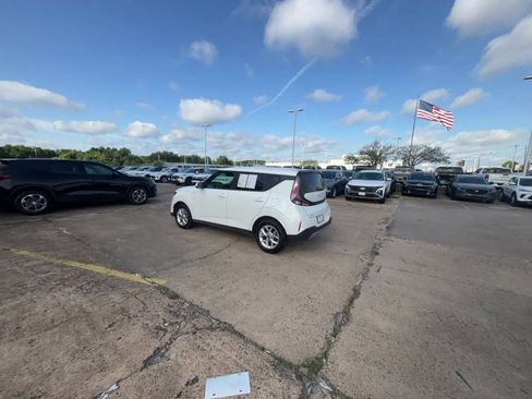 Used 2025 Kia Soul LX w/ LX Technology Package FWD image 16