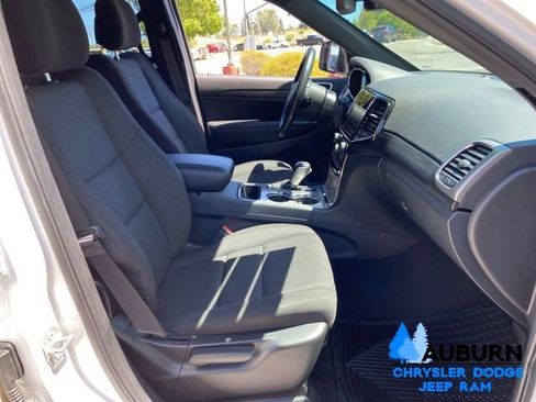 Used 2022 Jeep Grand Cherokee Laredo E AWD/4WD image 18