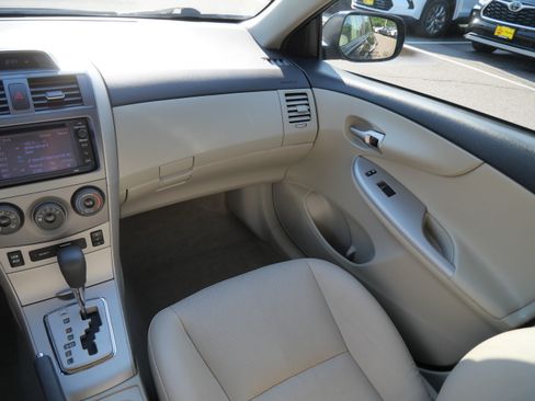 Used 2013 Toyota Corolla LE Special Edition FWD image 11