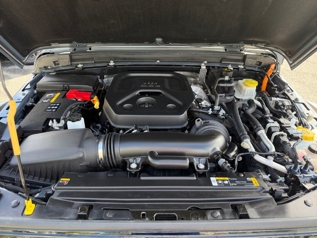 Used 2024 Jeep Wrangler Unlimited AWD/4WD image 18