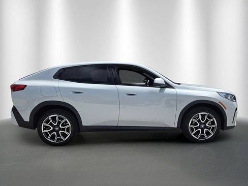 Used 2026 BMW X2 xDrive28i AWD/4WD image 2