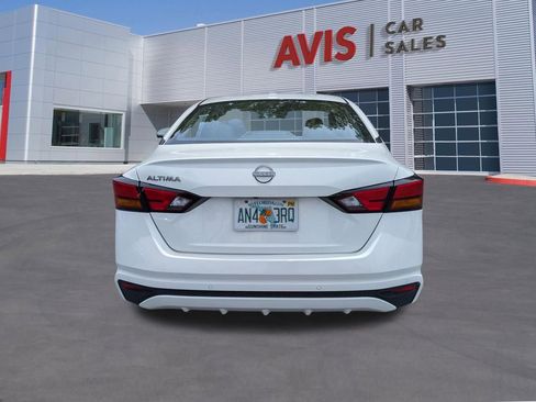 Used 2025 Nissan Altima 2.5 SV FWD image 9