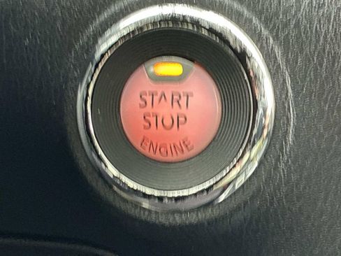 Used 2018 Nissan Pathfinder S image 29