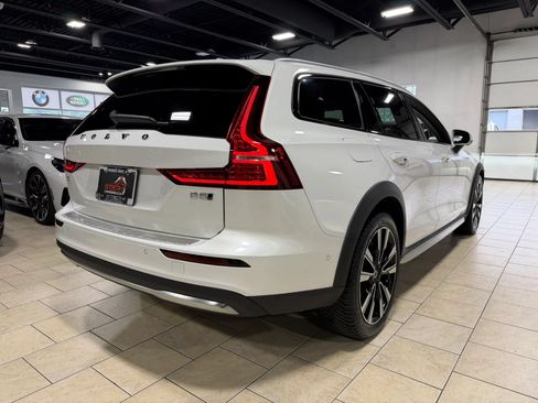 Used 2025 Volvo V60 B5 Cross Country Ultra w/ Protection Package Premier AWD/4WD image 4