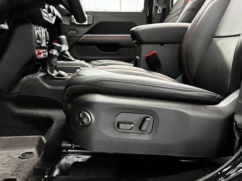 Used 2024 Jeep Wrangler Unlimited Rubicon AWD/4WD image 11