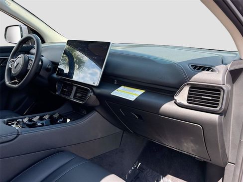 New 2025 VinFast VF 8 Eco AWD/4WD image 28