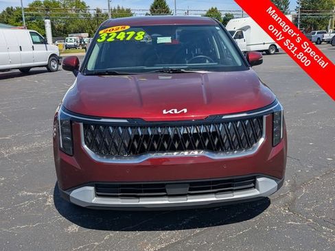 Used 2025 Kia Carnival FWD image 2