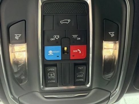 Used 2025 Jeep Grand Cherokee Laredo X w/ Luxury Tech Group I AWD/4WD image 20