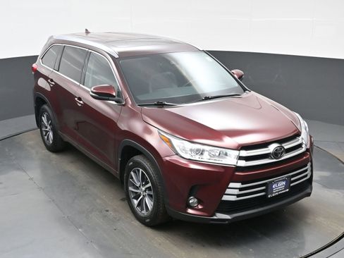 Used 2017 Toyota Highlander XLE image 41