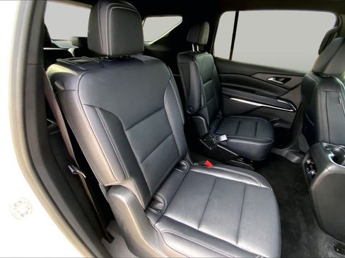 Used 2026 Chevrolet Traverse LT FWD image 19