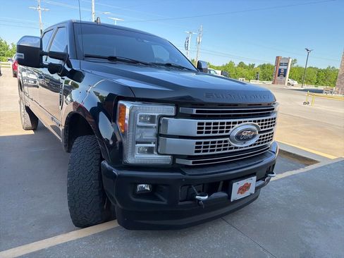 Used 2019 Ford F250 Platinum w/ Platinum Ultimate Package AWD/4WD image 3