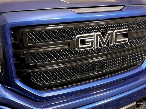 Used 2017 GMC Sierra 1500 SLE image 32