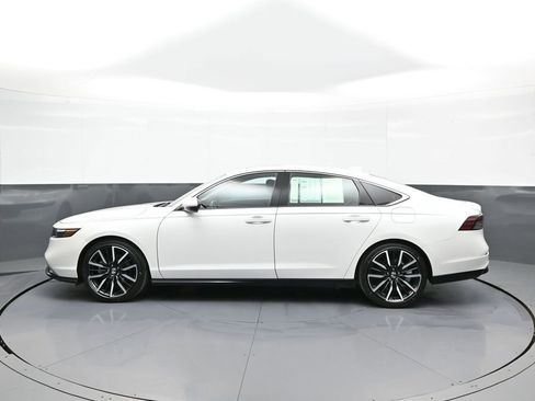 Used 2023 Honda Accord Touring image 9
