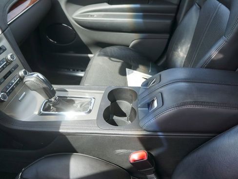 Used 2010 Lincoln MKT image 16