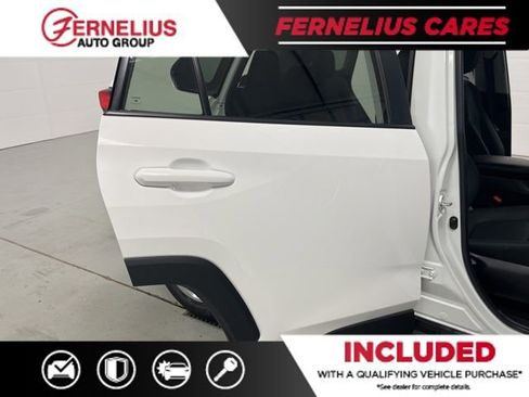 Used 2022 Toyota RAV4 LE image 17