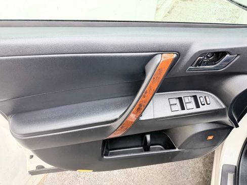 Used 2012 Toyota Highlander Limited w/ Tow Pkg image 8