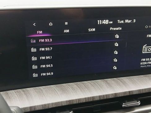 Used 2025 Kia Telluride EX w/ EX Captain's Chair Package image 16