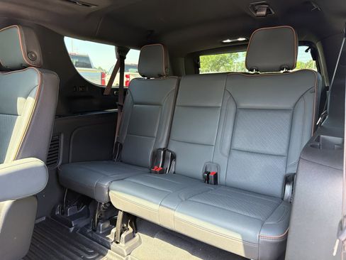 Used 2025 GMC Yukon XL AT4 w/ AT4 Premium Package AWD/4WD image 29