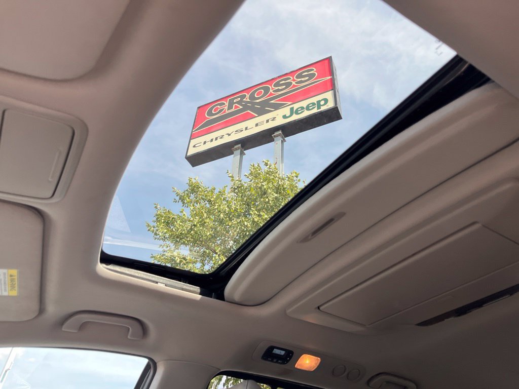Used 2017 Honda Odyssey Touring image 2