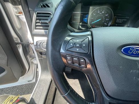 Used 2018 Ford Explorer XLT w/ Equipment Group 202A AWD/4WD image 16