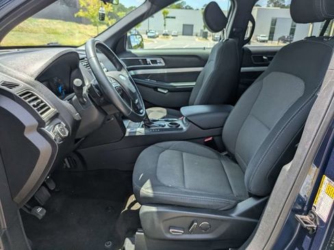 Used 2017 Ford Explorer XLT FWD image 20