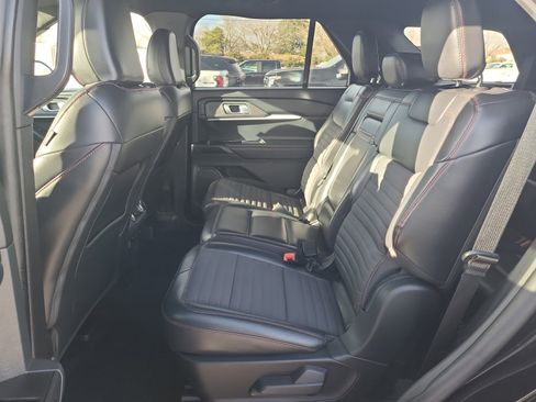 Used 2025 Ford Explorer ST-Line w/ ST-Line Street Pack image 23