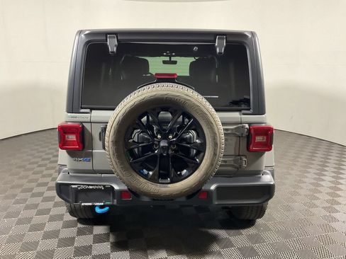 Used 2022 Jeep Wrangler Unlimited Sahara w/ Cold Weather Group AWD/4WD image 16