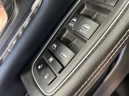 Used 2022 RAM 1500 Laramie AWD/4WD image 29