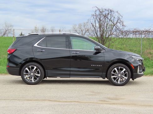 Used 2023 Chevrolet Equinox Premier AWD/4WD image 2