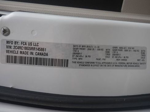 Used 2024 Chrysler Pacifica Touring-L FWD image 28
