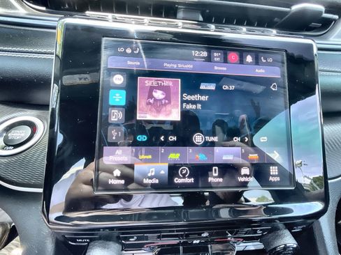 Used 2023 Jeep Grand Cherokee Altitude image 13