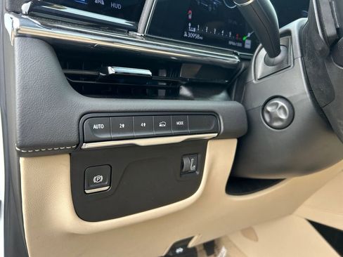 Used 2024 Cadillac Escalade Premium Luxury AWD/4WD image 22