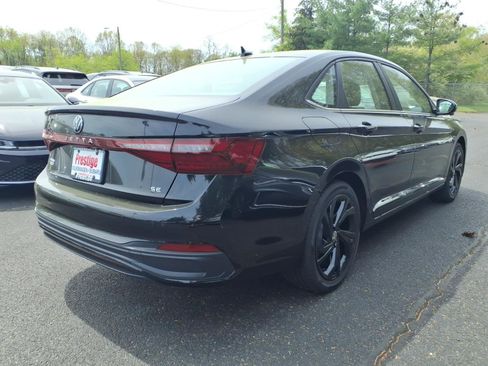New 2026 Volkswagen Jetta SE FWD image 2