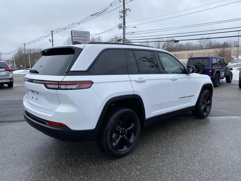 Used 2023 Jeep Grand Cherokee Altitude image 3