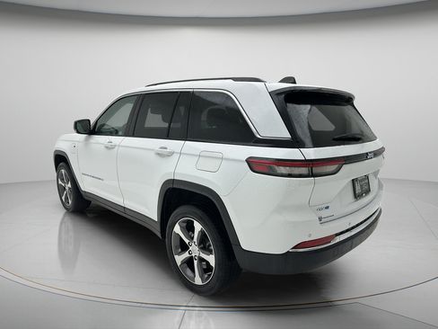 Used 2023 Jeep Grand Cherokee 4WD 4xe image 5