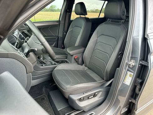 Used 2024 Volkswagen Tiguan SEL R-Line image 16