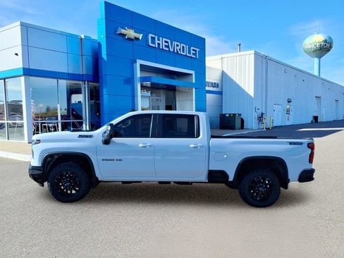 Used 2025 Chevrolet Silverado 3500 LT w/ Trail Boss Package image 7